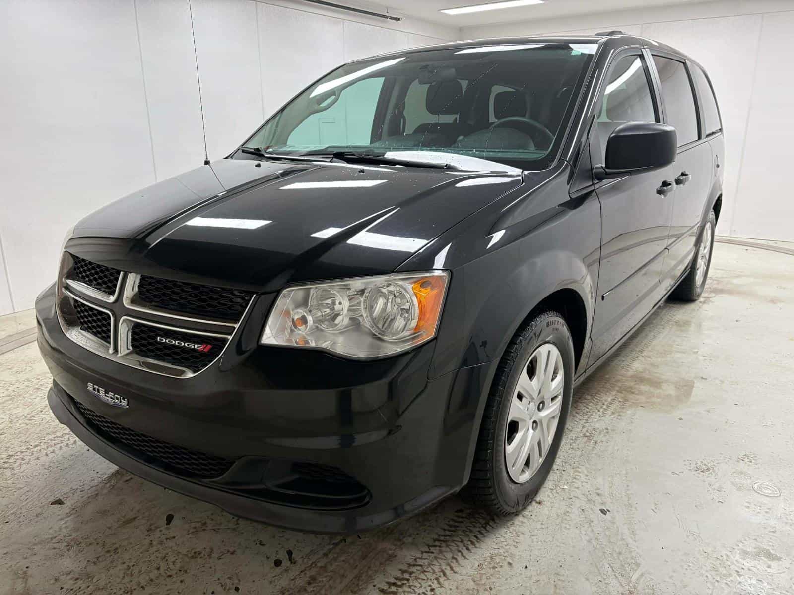2014 Dodge Grand Caravan SXT - Image 1