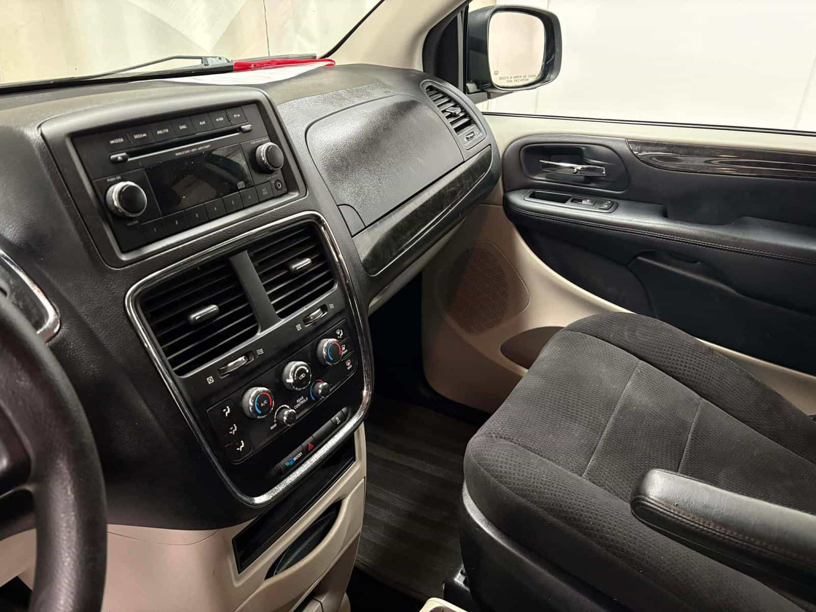 2014 Dodge Grand Caravan SXT - Image 13