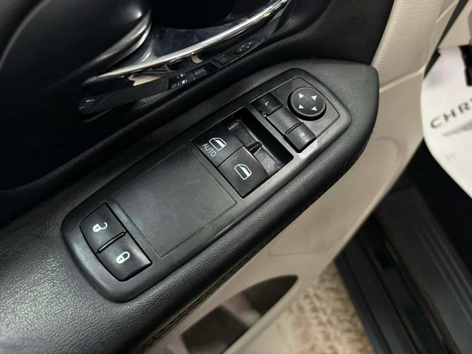 2014 Dodge Grand Caravan SXT - Image 11