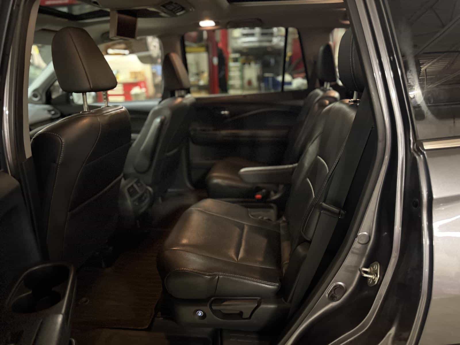 2017 Honda Pilot Touring - Image 10