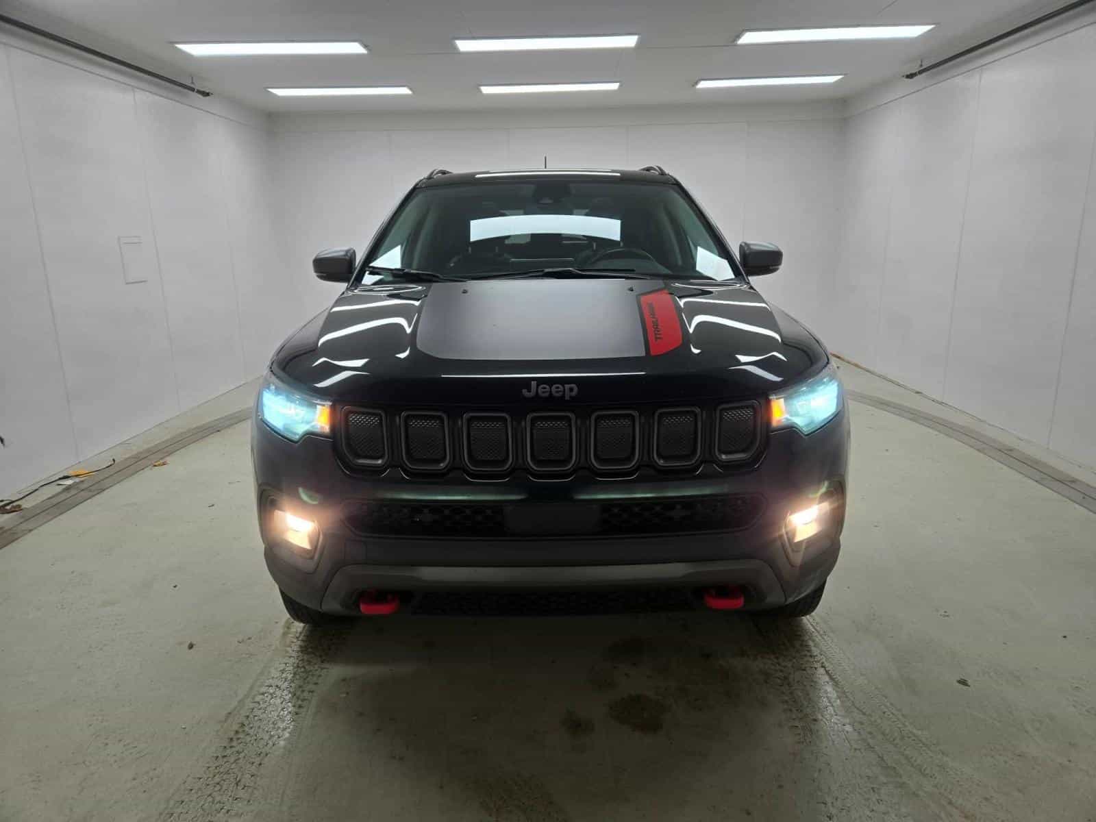 2022 Jeep Compass Trailhawk - Image 2
