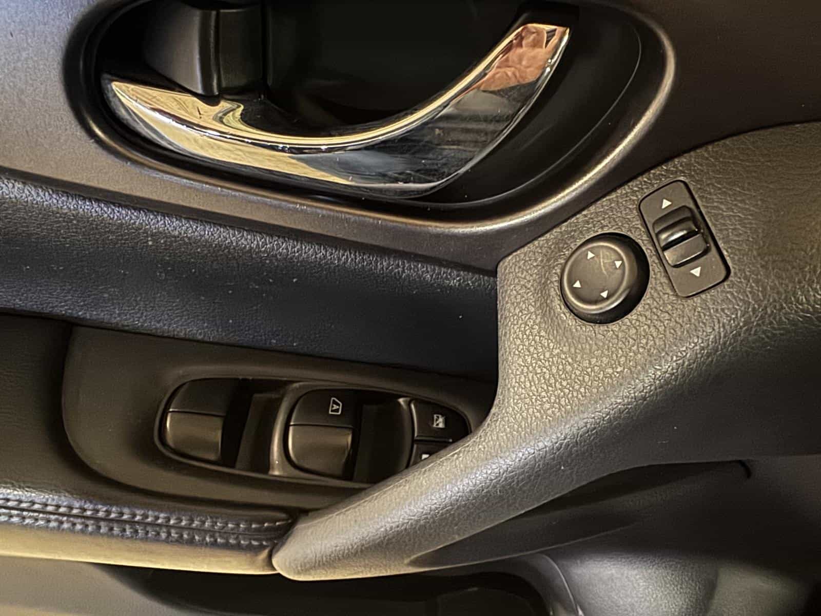 2016 Nissan ROGUE S/SL/SV SV - Image 9