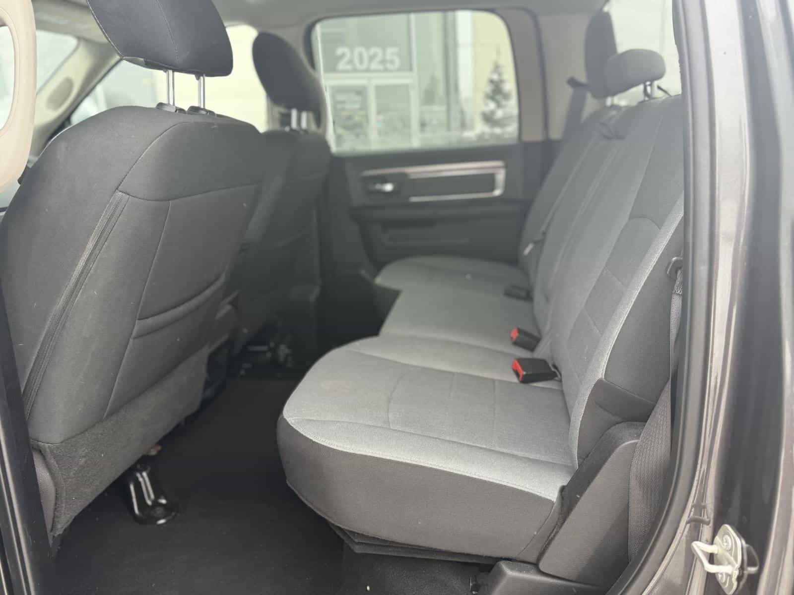 2023 RAM 1500 CLASSIC SLT SLT - Image 9