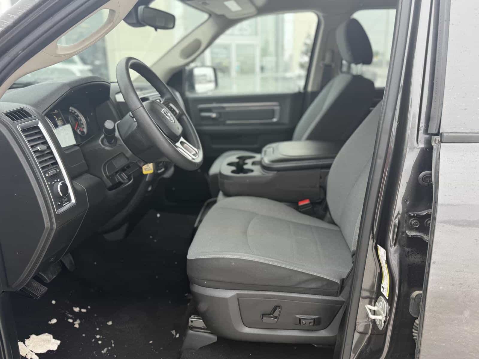 2023 RAM 1500 CLASSIC SLT SLT - Image 11