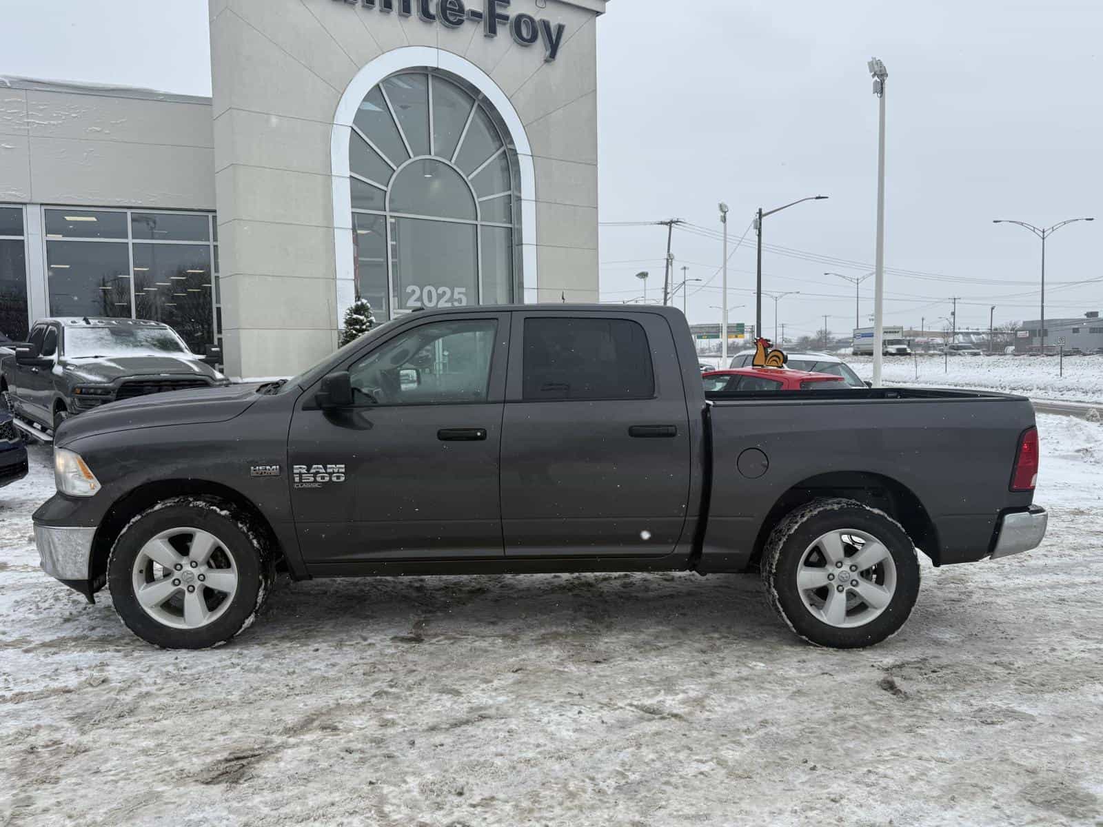 2023 RAM 1500 CLASSIC SLT SLT - Image 8