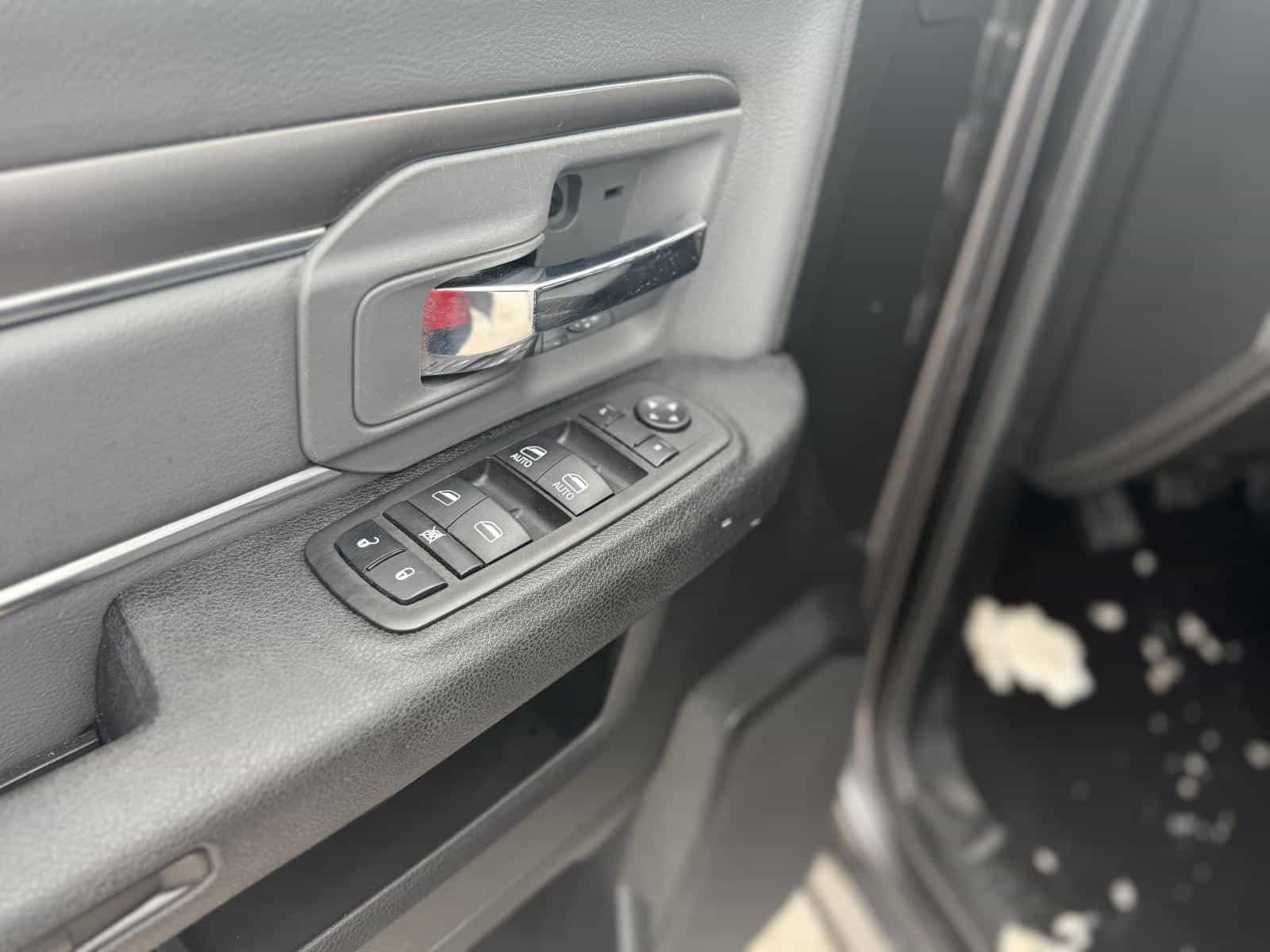 2023 RAM 1500 CLASSIC SLT SLT - Image 12