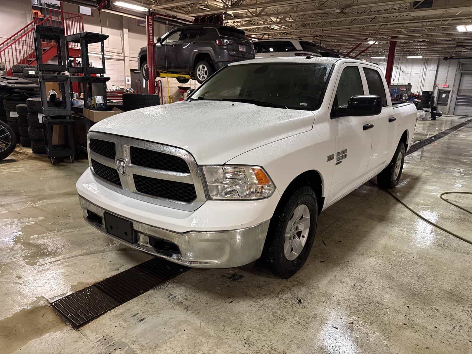 Image 1 RAM 1500 Classic SLT 2023