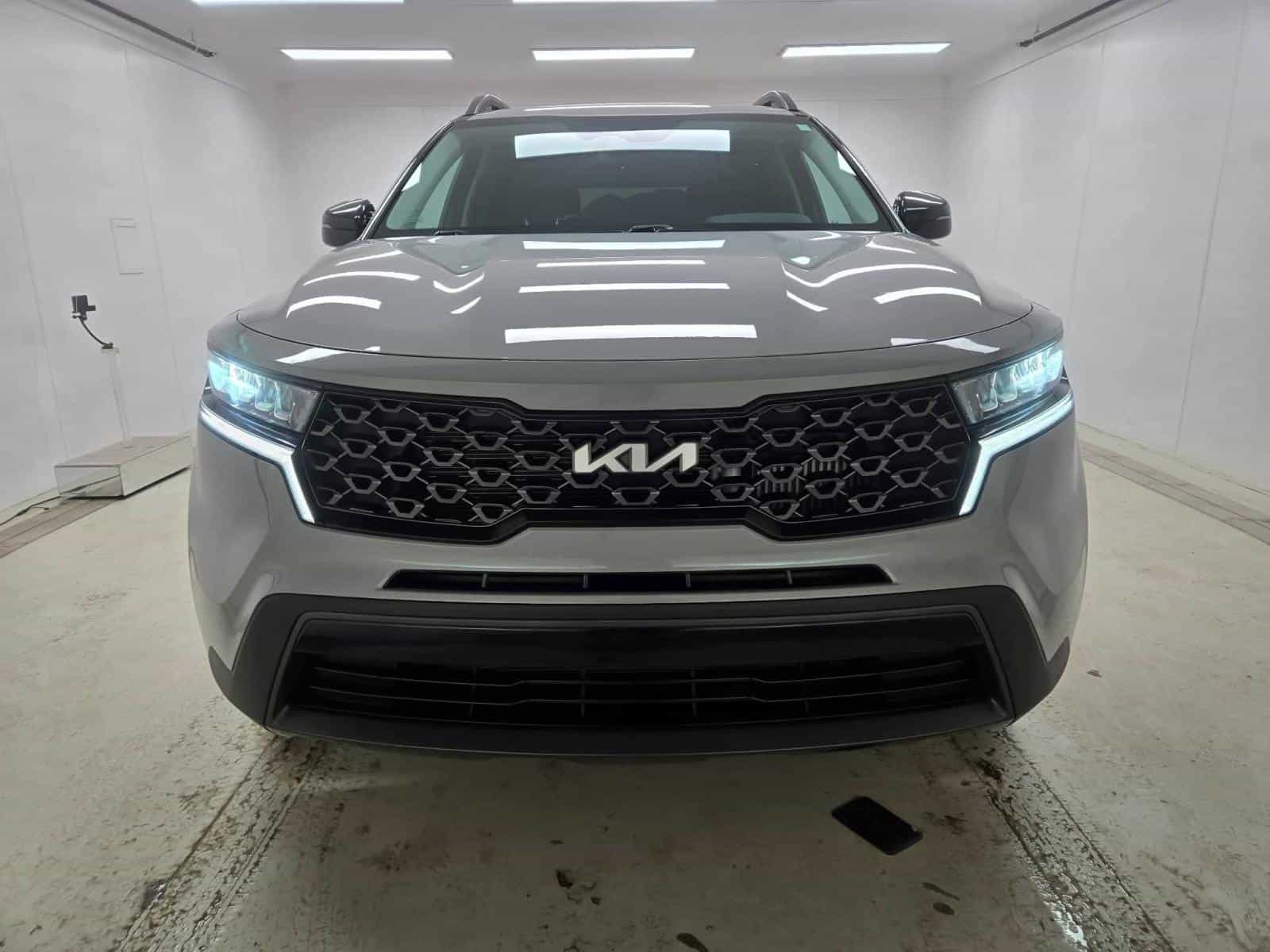 2022 Kia Sorento X-Line - Image 2