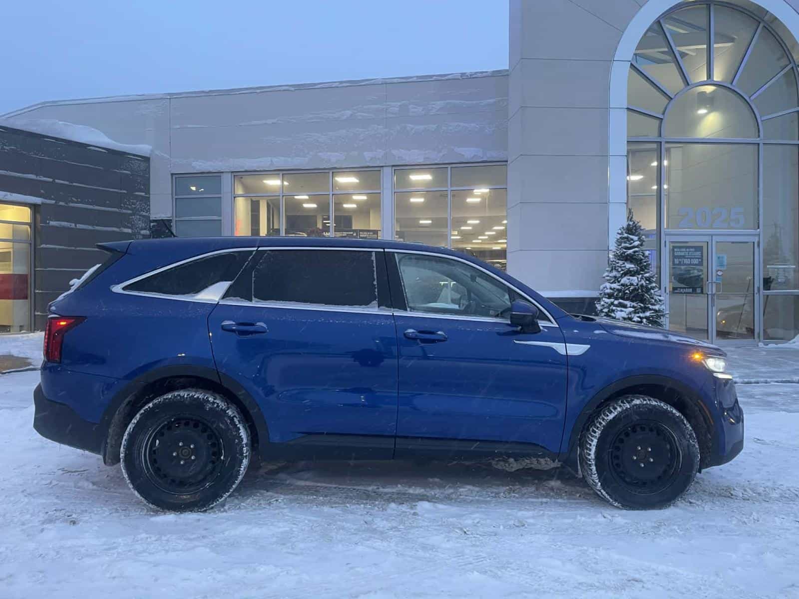 2021 Kia SORENTO LX LX+ - Image 5