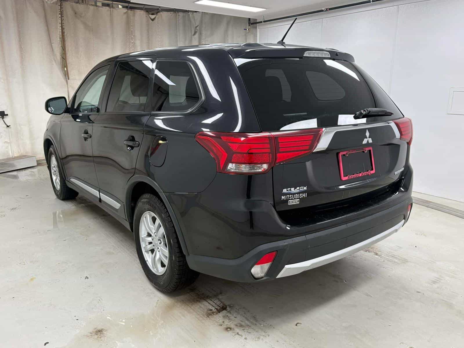 Image 4 Mitsubishi OUTLANDER ES ES 2016