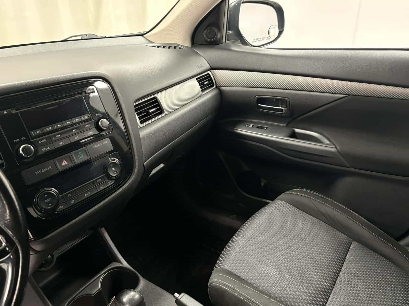 Image 10 Mitsubishi OUTLANDER ES ES 2016