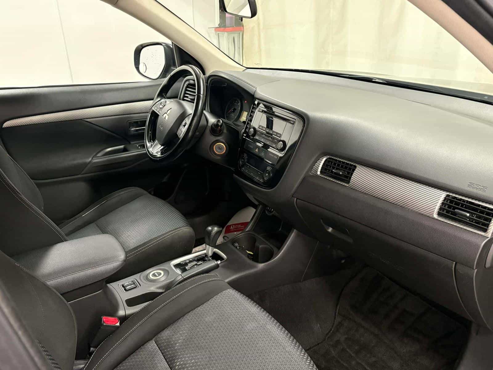 Image 11 Mitsubishi OUTLANDER ES ES 2016