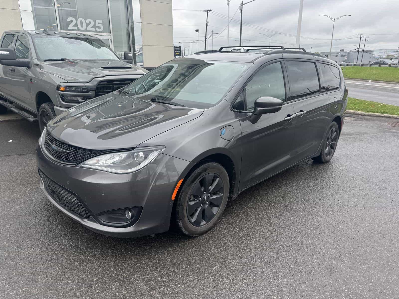Image 1 Chrysler Pacifica Hybrid Limited 2020