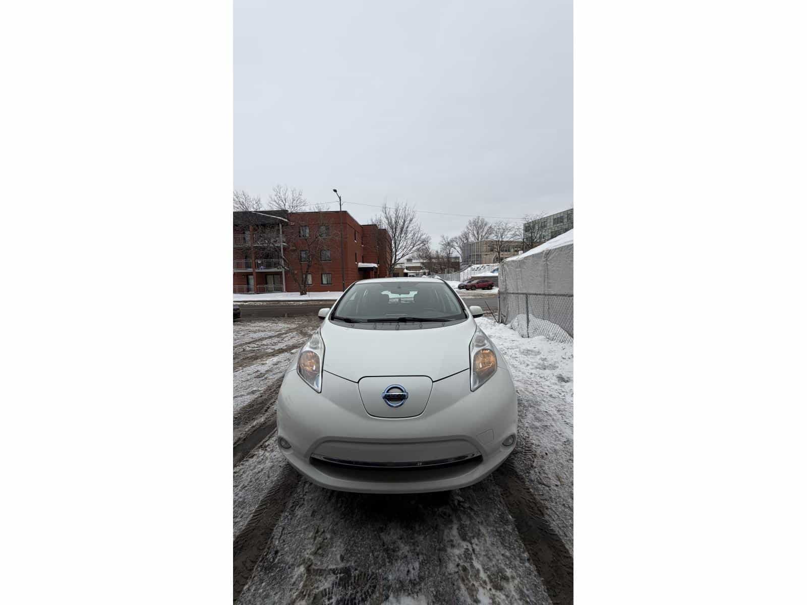 2016 Nissan LEAF S S - Image 2