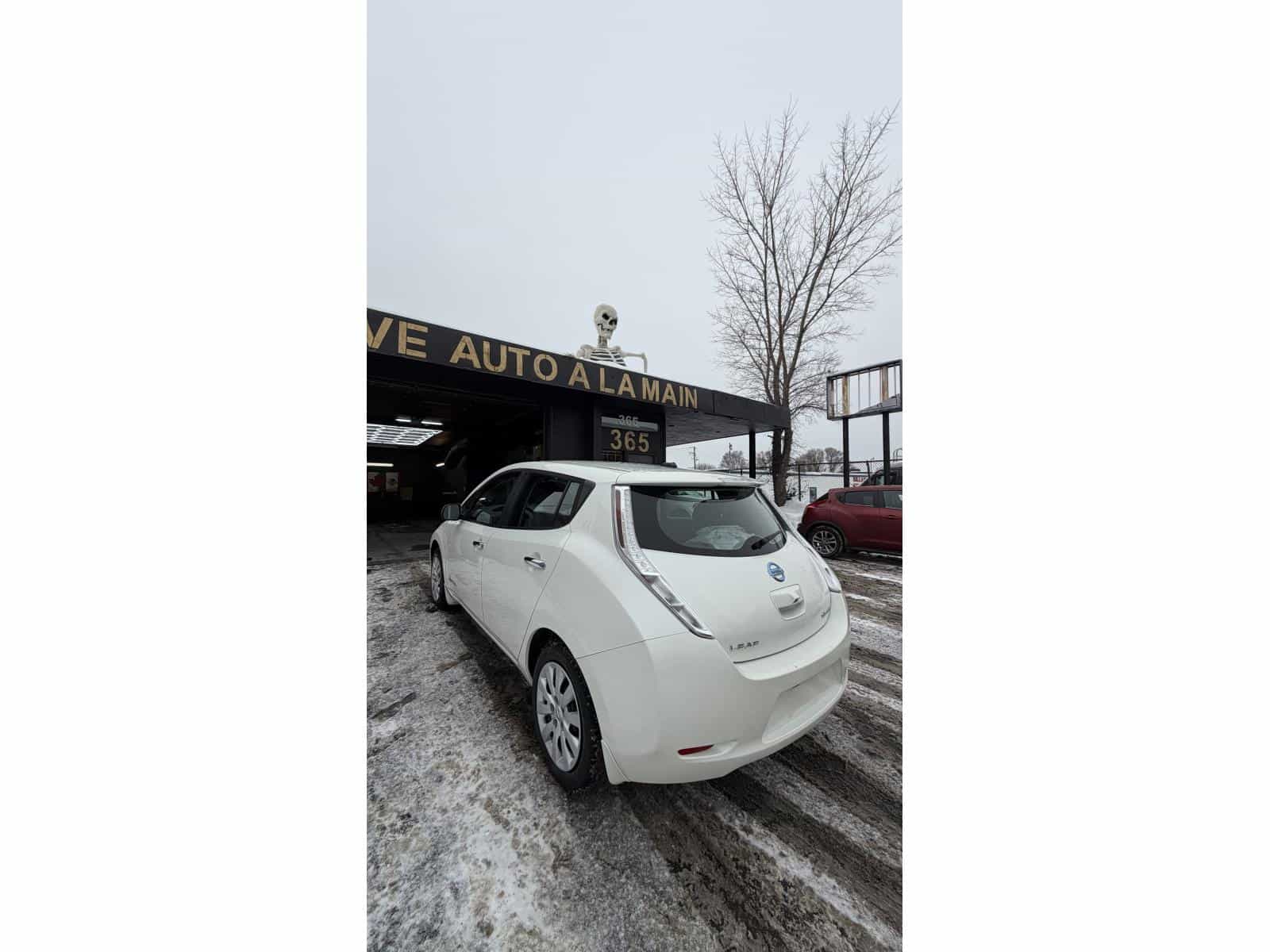2016 Nissan LEAF S S - Image 4