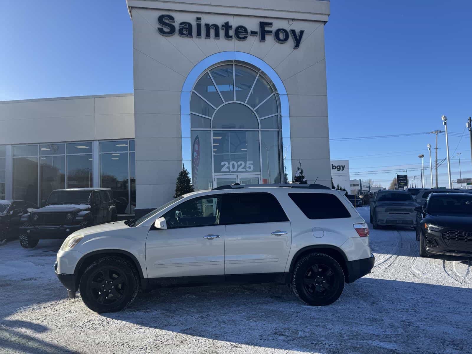 2010 GMC ACADIA SLE SLE - Image 2