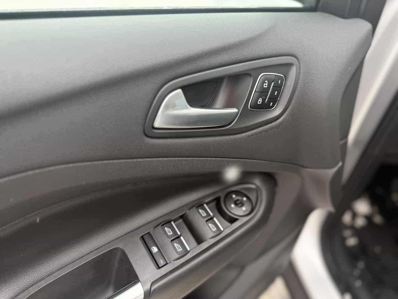 2017 Ford ESCAPE TITANIUM Titanium - Image 12