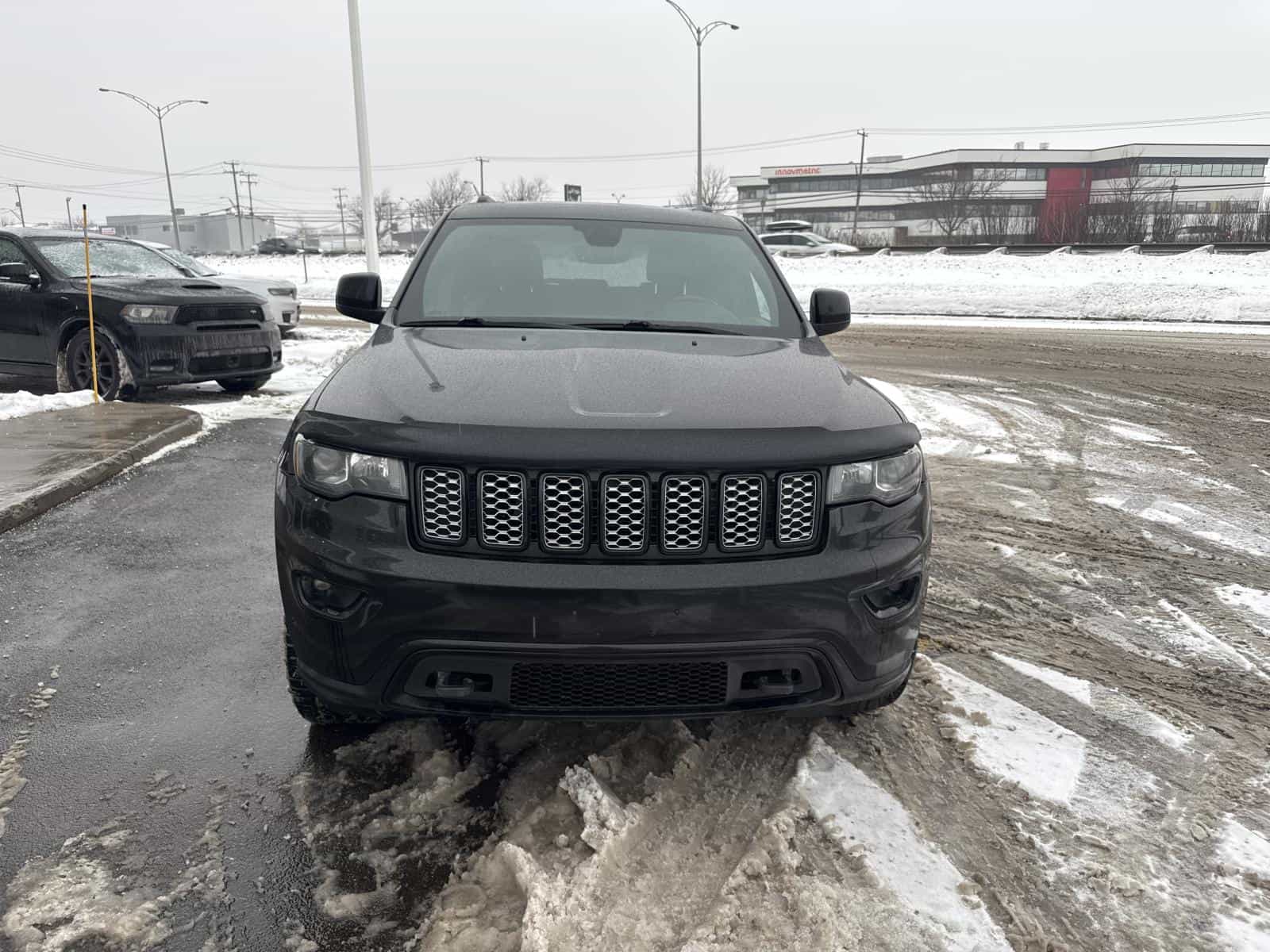 2020 Jeep GRAND CHEROKEE LAR/ALT Altitude - Image 2