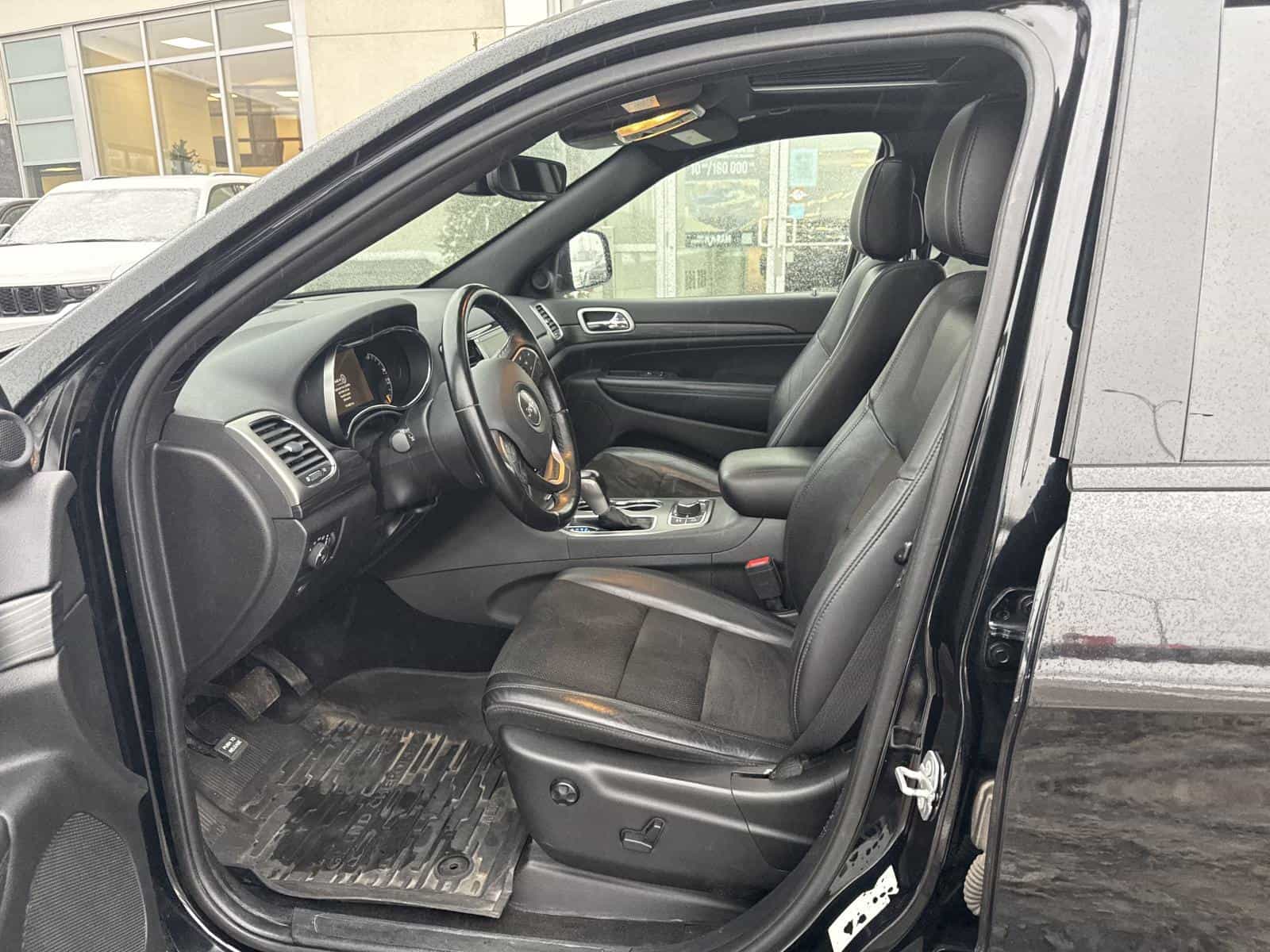 2020 Jeep GRAND CHEROKEE LAR/ALT Altitude - Image 11