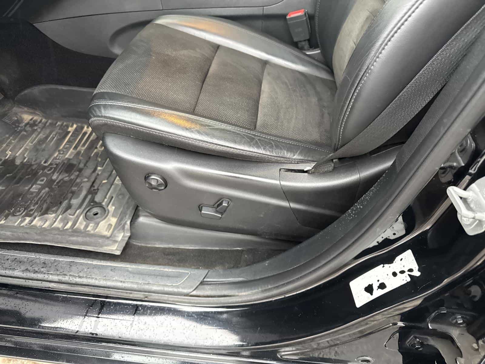 2020 Jeep GRAND CHEROKEE LAR/ALT Altitude - Image 13