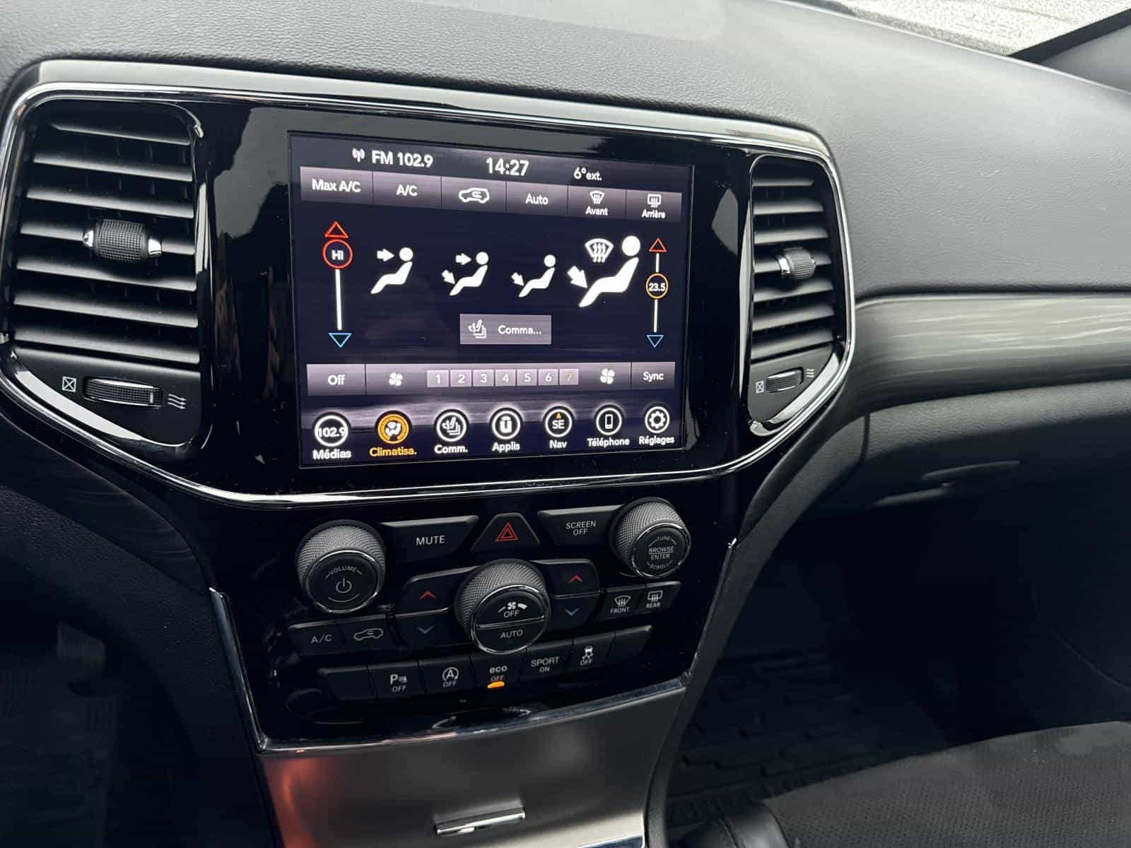 2020 Jeep GRAND CHEROKEE LAR/ALT Altitude - Image 15