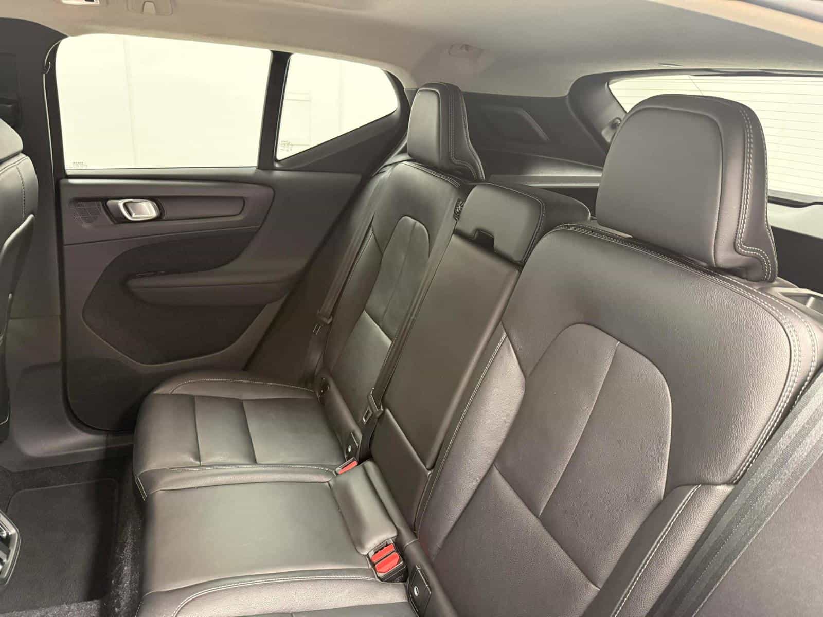 2020 Volvo XC40 Momentum - Image 8