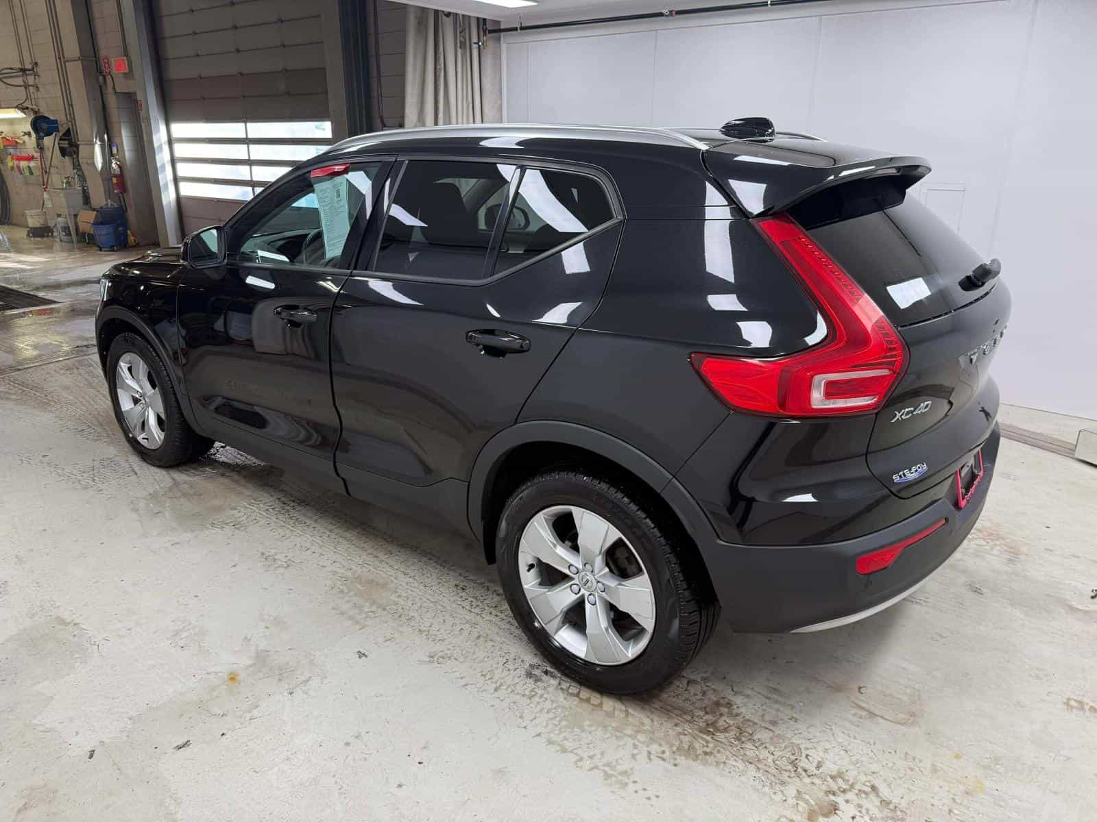 2020 Volvo XC40 Momentum - Image 6