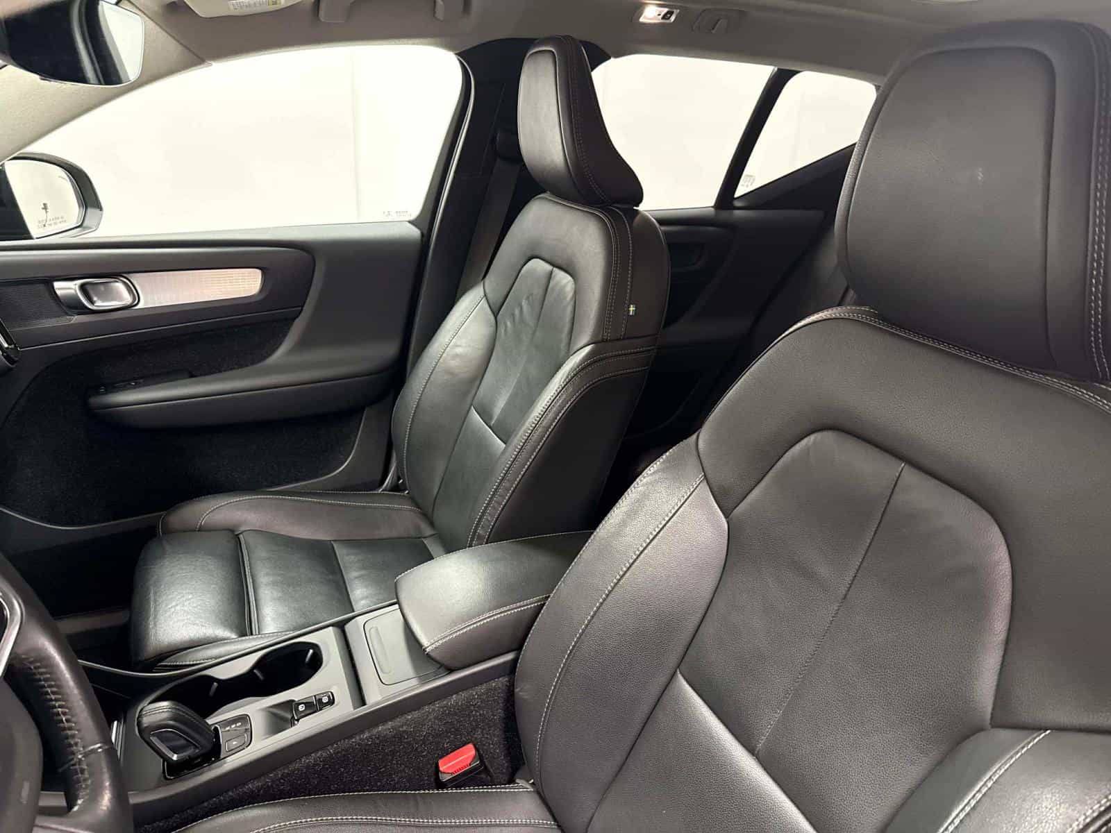 2020 Volvo XC40 Momentum - Image 11