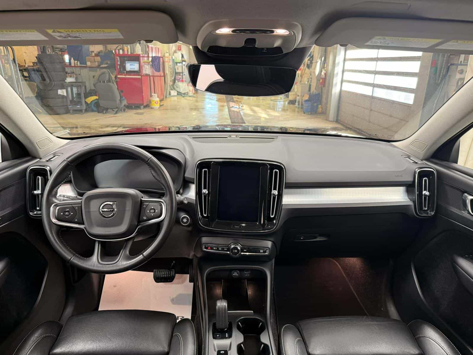 2020 Volvo XC40 Momentum - Image 9