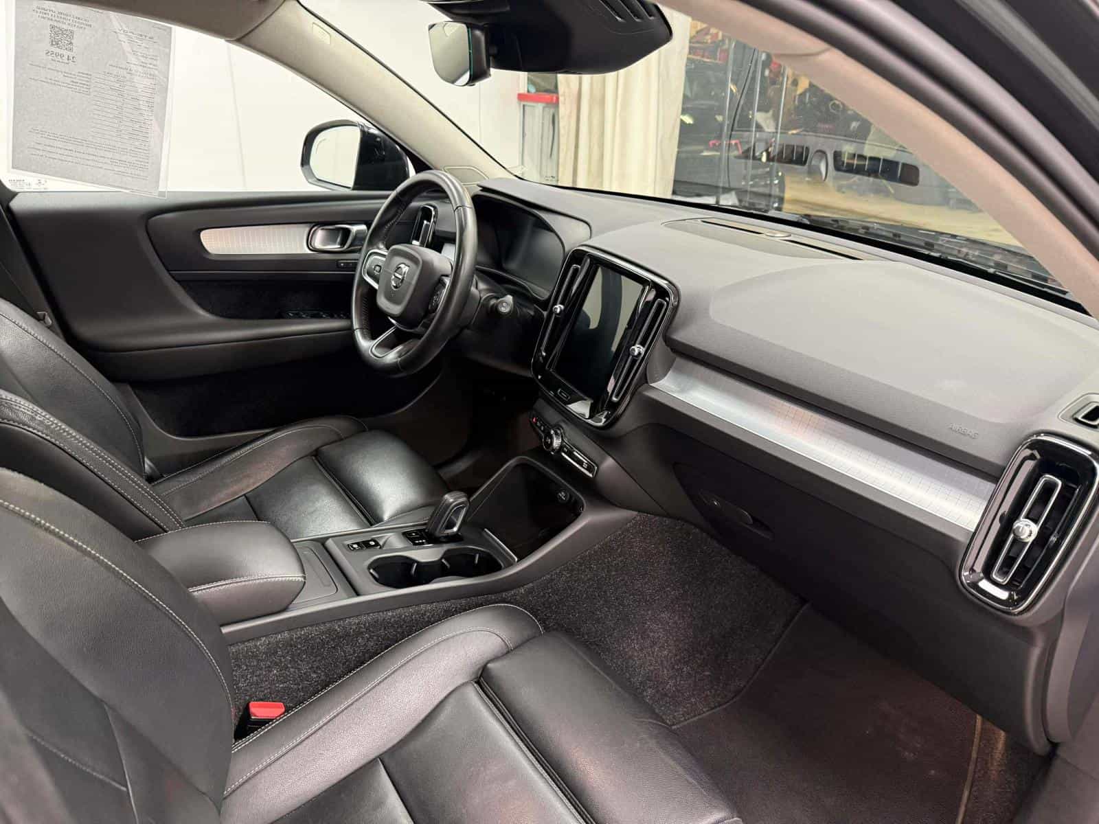 2020 Volvo XC40 Momentum - Image 10