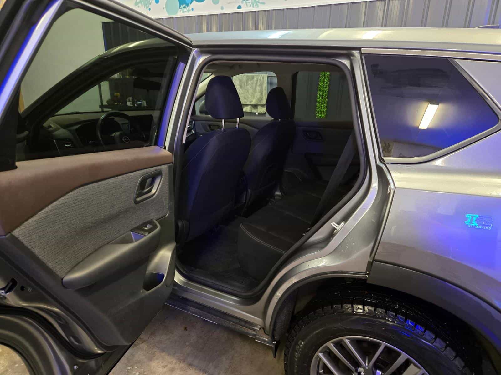 2023 Nissan Rogue S - Image 9