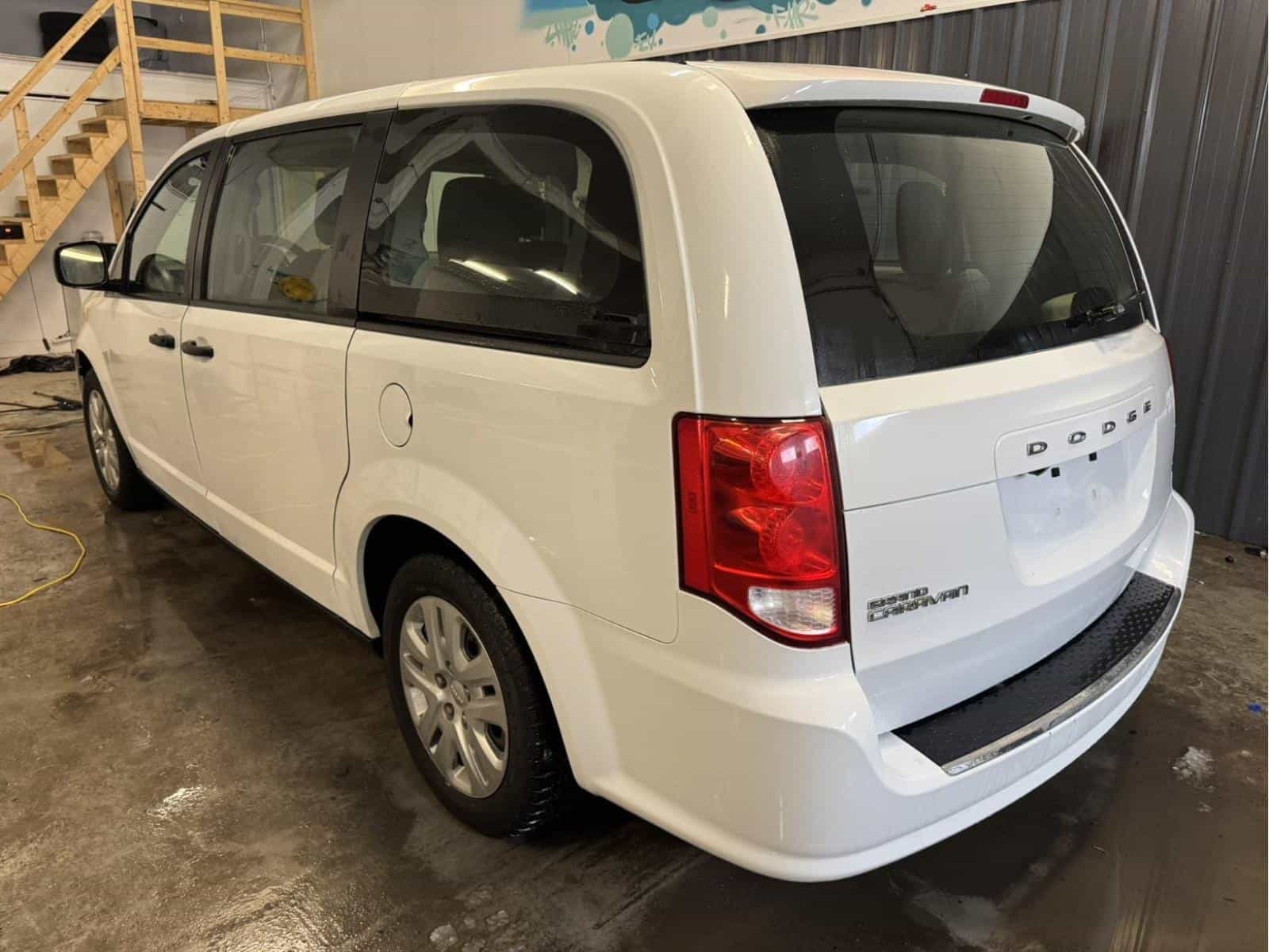 Image 3 Dodge GRAND CARAVAN SE SE 2020