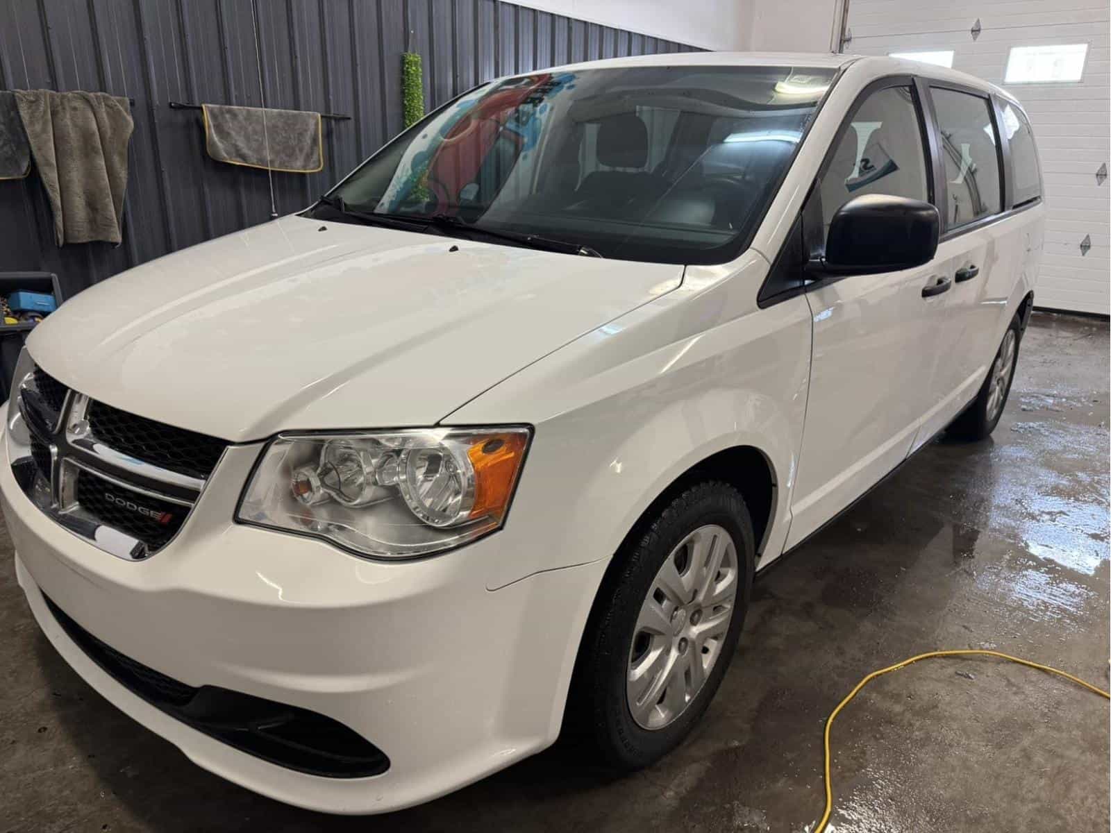 Image 1 Dodge GRAND CARAVAN SE SE 2020