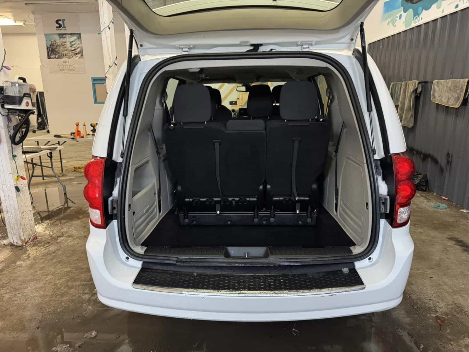 Image 6 Dodge GRAND CARAVAN SE SE 2020