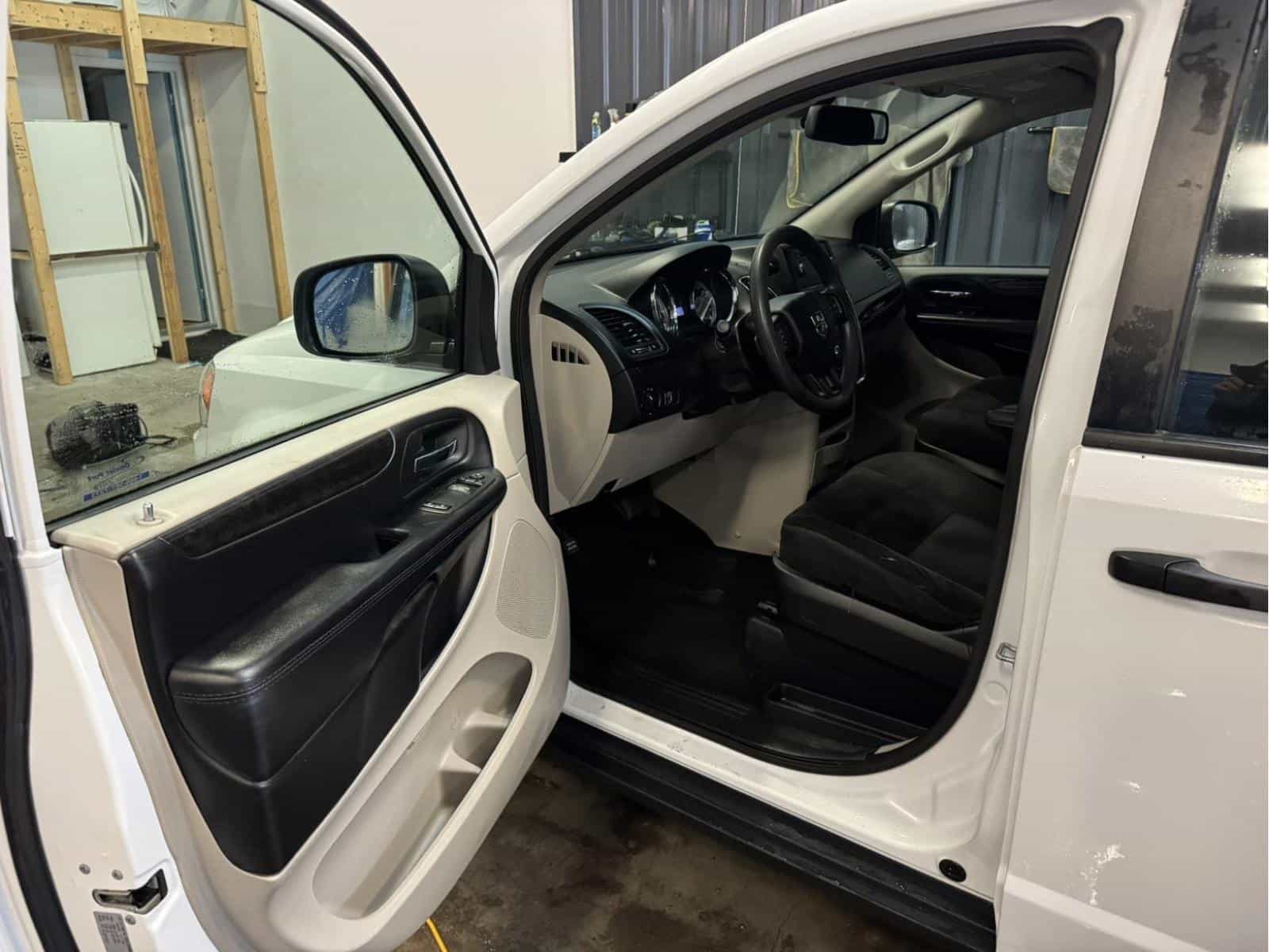 Image 9 Dodge GRAND CARAVAN SE SE 2020