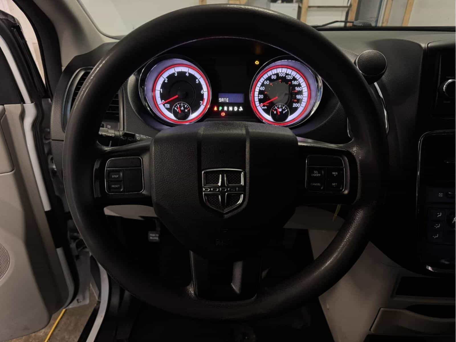 Image 10 Dodge GRAND CARAVAN SE SE 2020