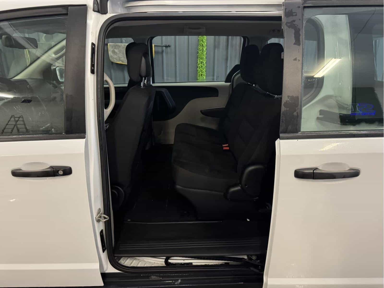 Image 13 Dodge GRAND CARAVAN SE SE 2020