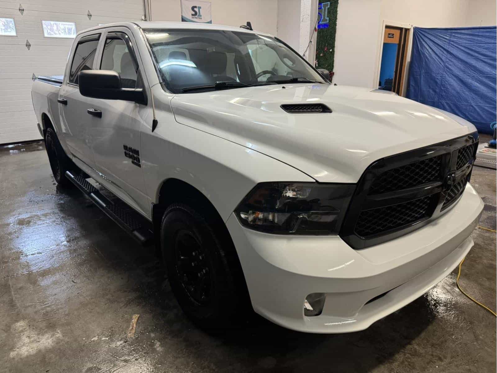 Image 3 RAM 1500 CLASSIC TRADESMAN Express 2021