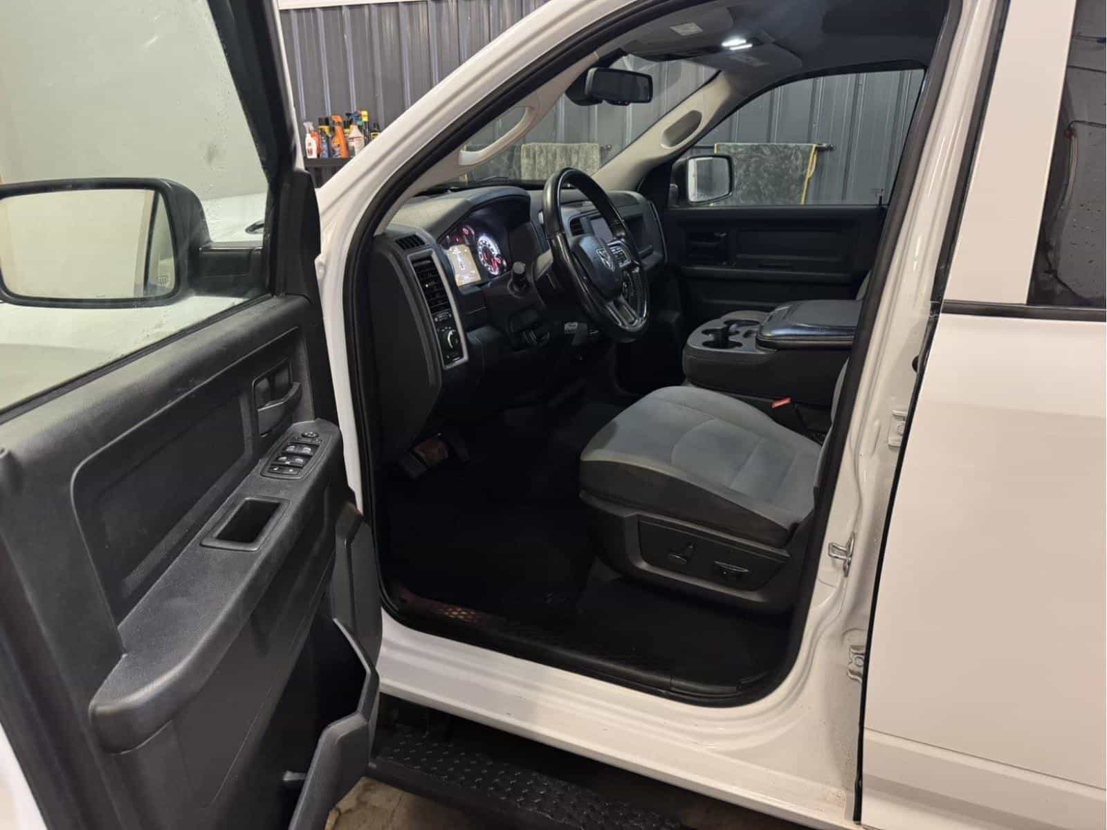 Image 11 RAM 1500 CLASSIC TRADESMAN Express 2021