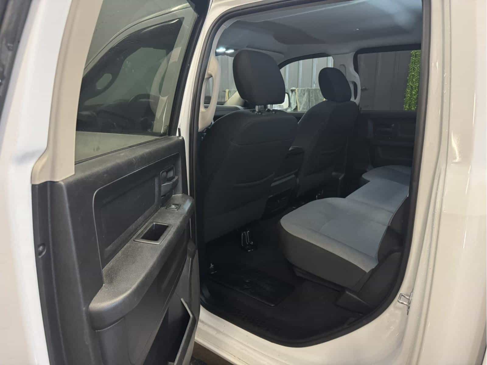 Image 10 RAM 1500 CLASSIC TRADESMAN Express 2021