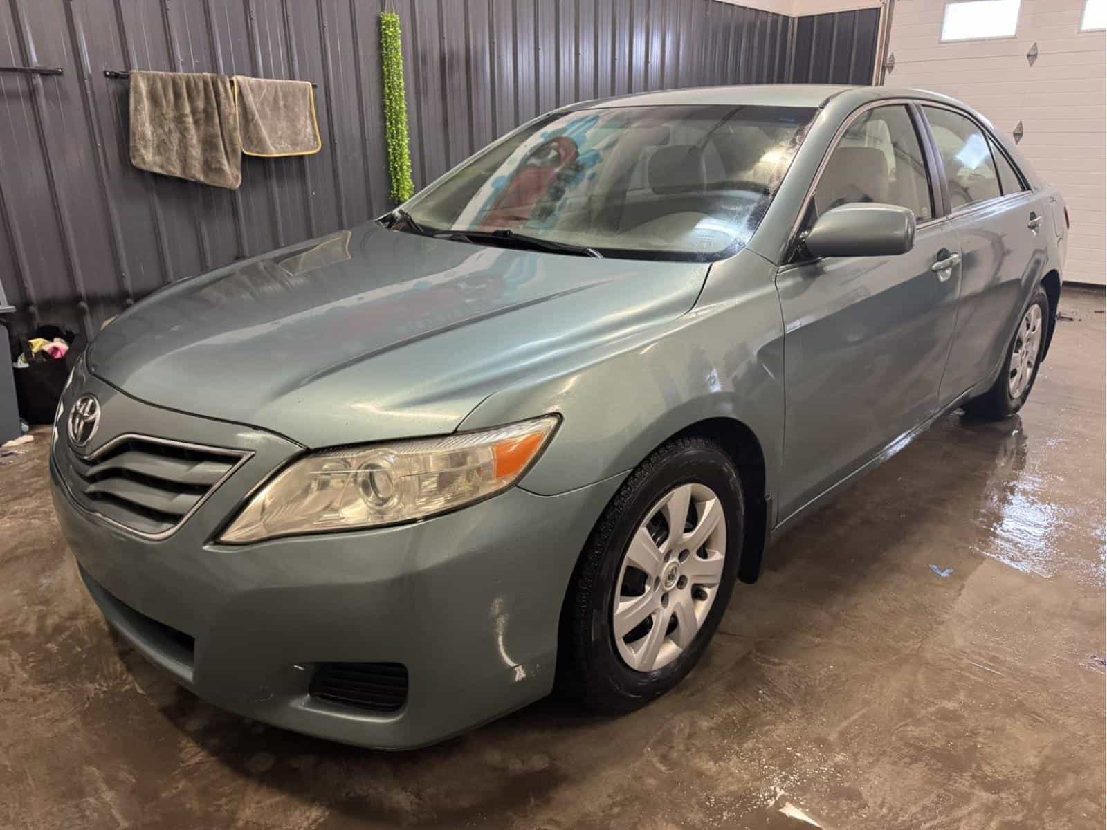 Image 1 Toyota Camry LE 2010