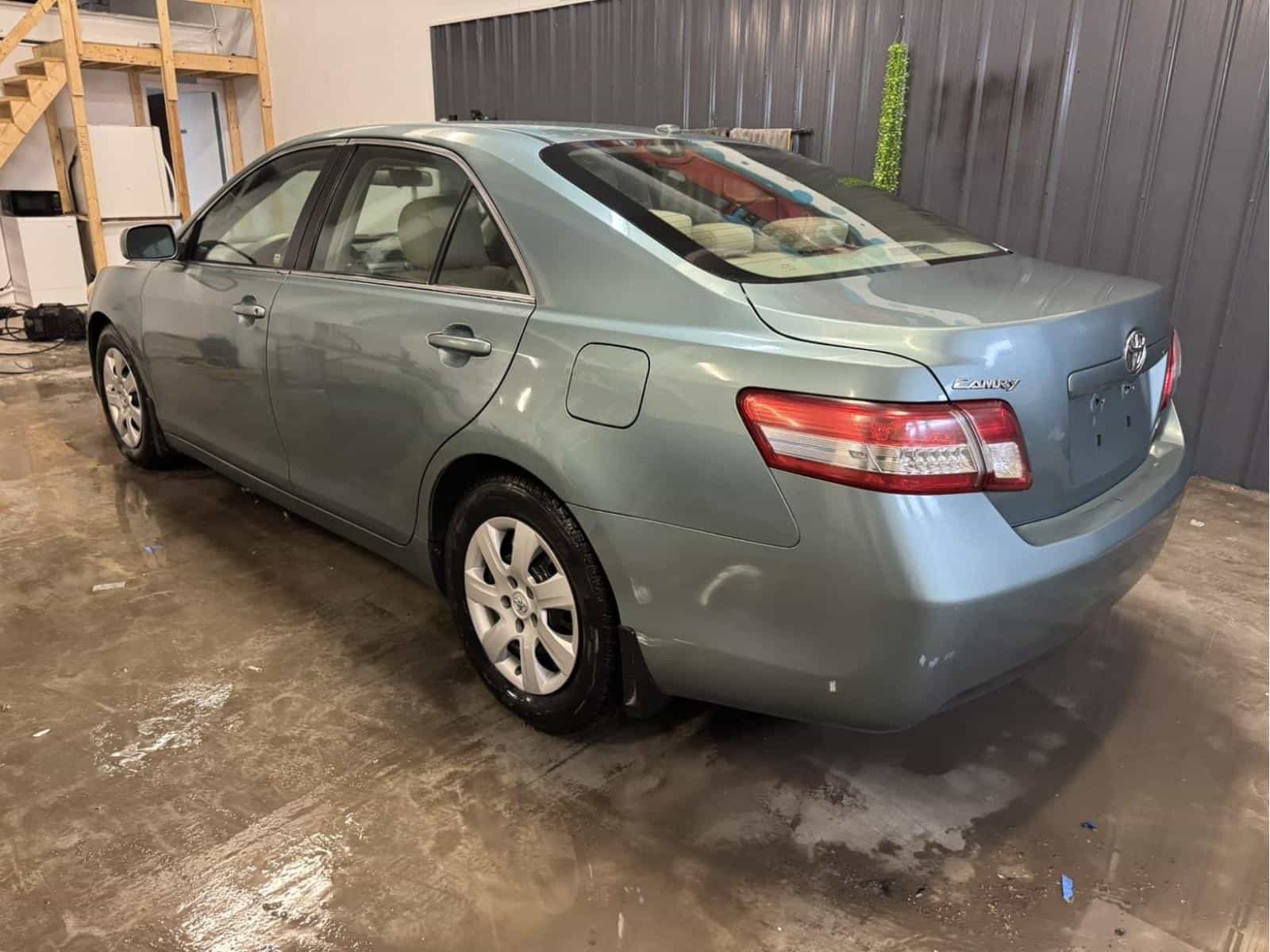 Image 4 Toyota Camry LE 2010