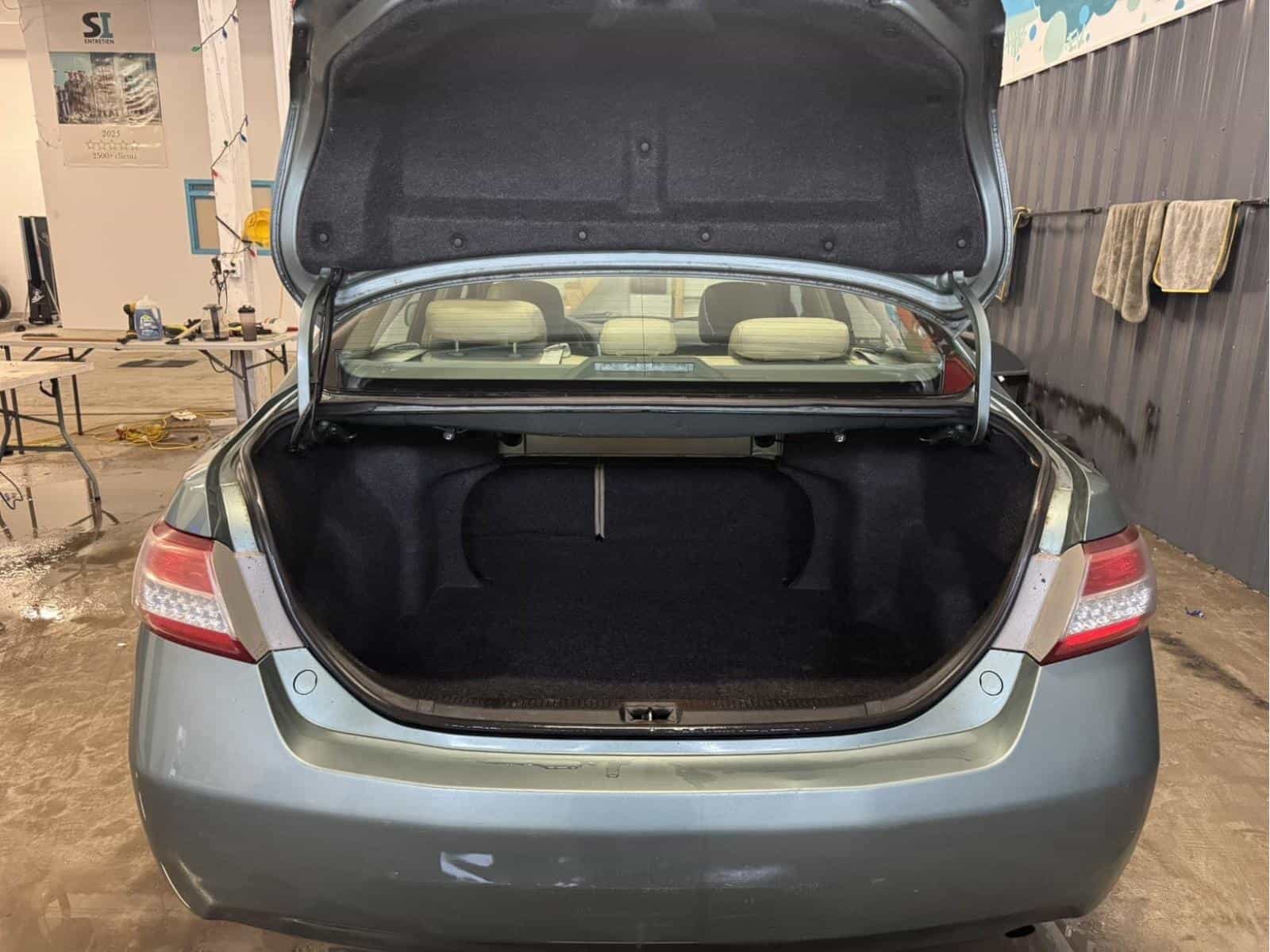 Image 5 Toyota Camry LE 2010