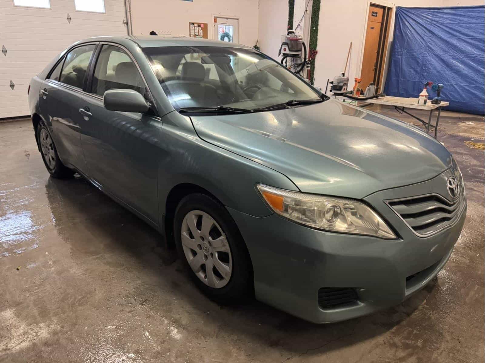 Image 8 Toyota Camry LE 2010