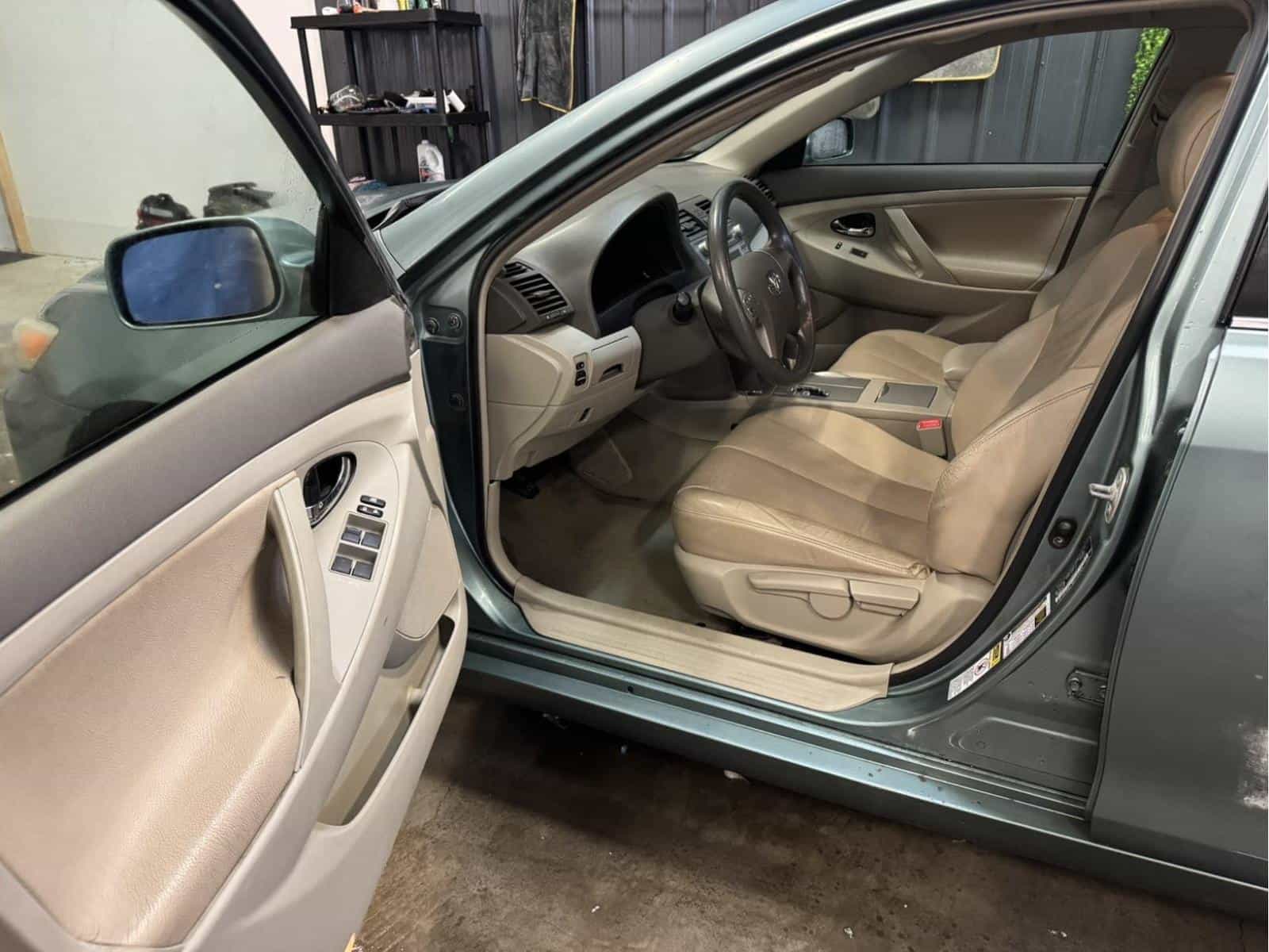 Image 9 Toyota Camry LE 2010