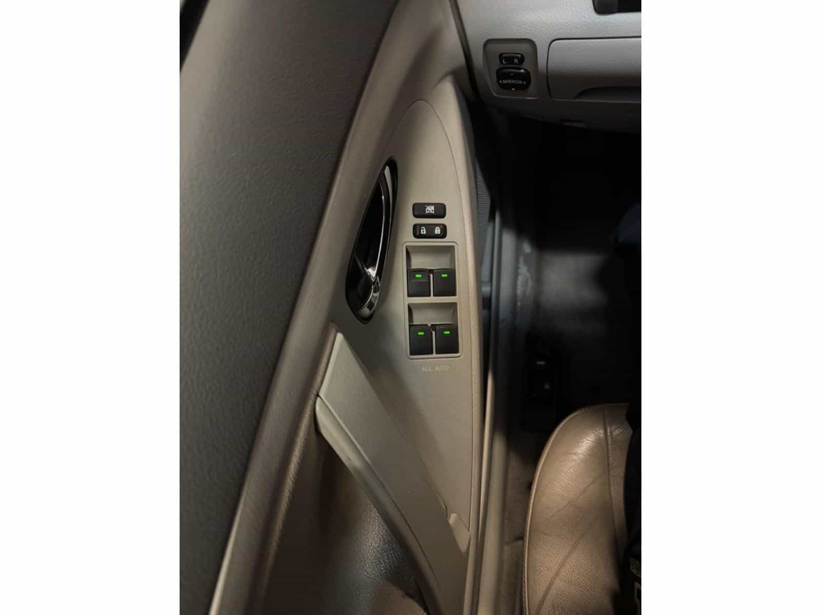 Image 12 Toyota Camry LE 2010