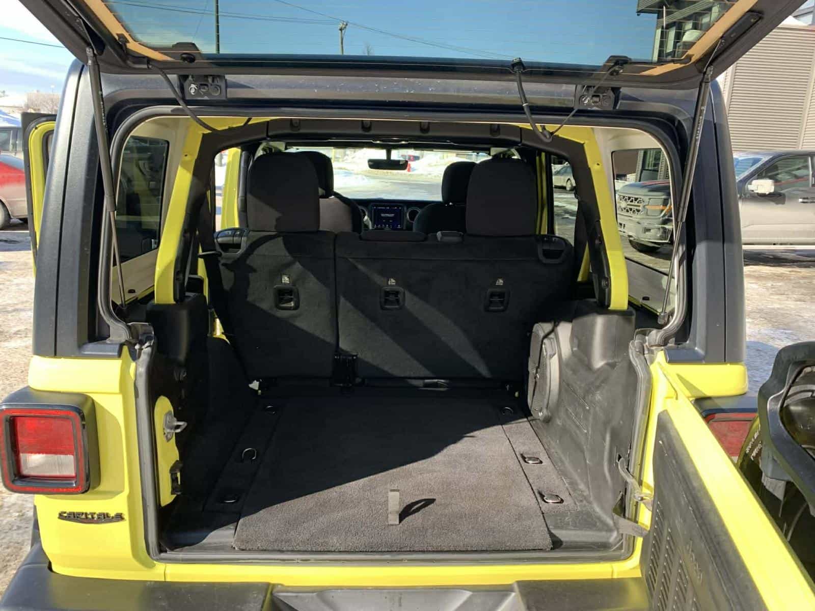 Image 8 Jeep Wrangler Sahara 2023