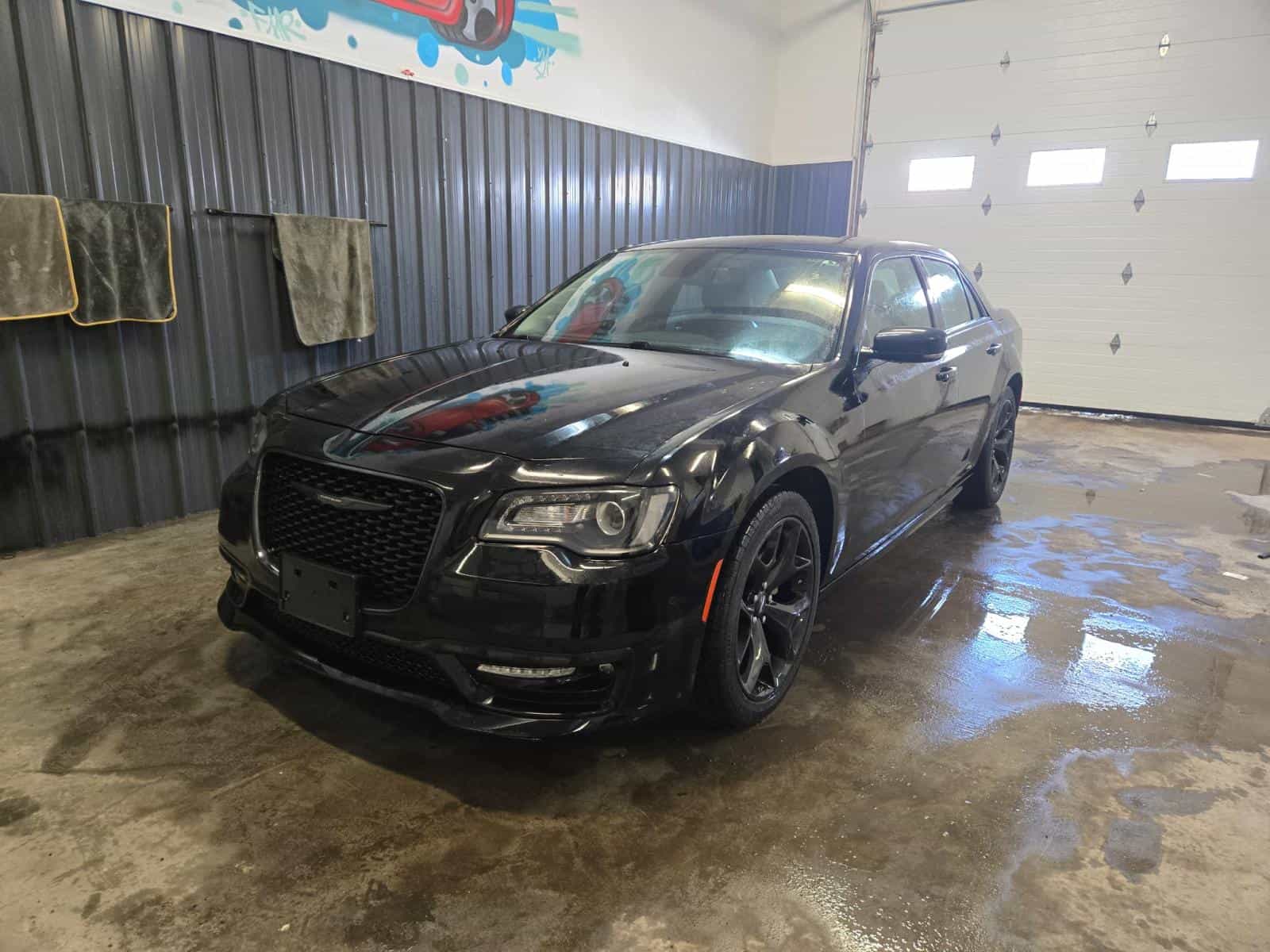 Image 1 Chrysler 300 Touring L Touring L 2022