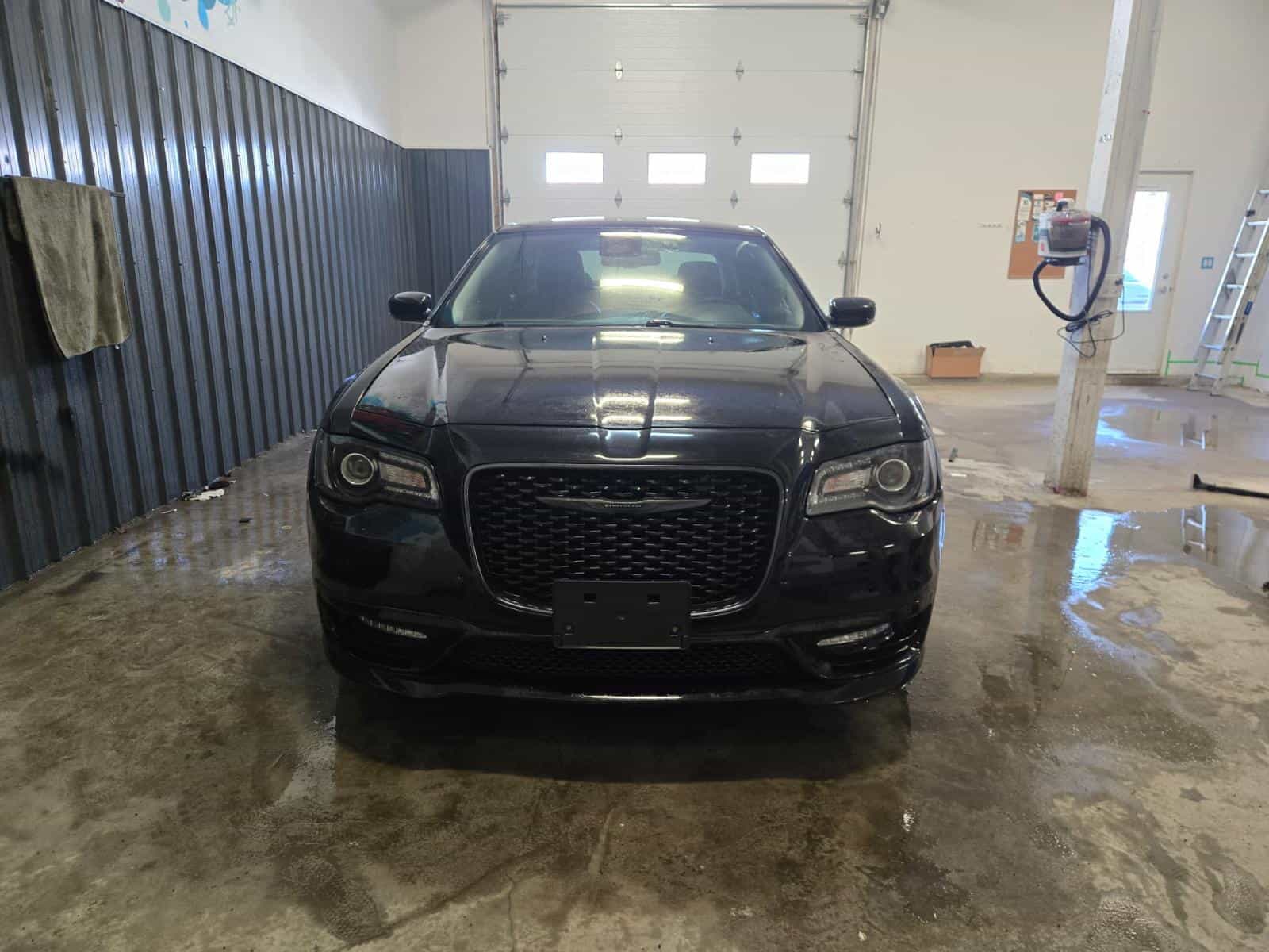 Image 2 Chrysler 300 Touring L Touring L 2022