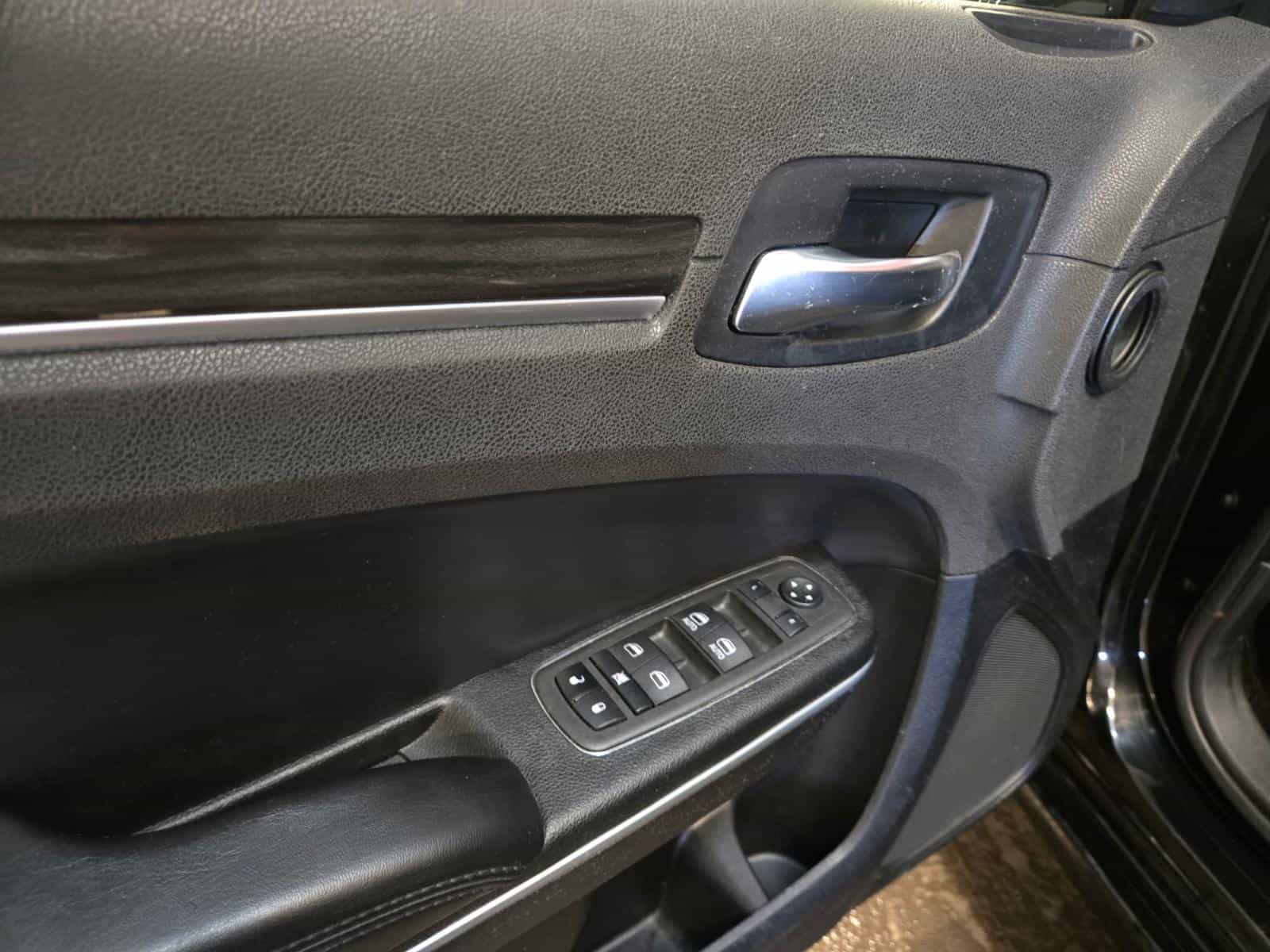 Image 13 Chrysler 300 Touring L Touring L 2022